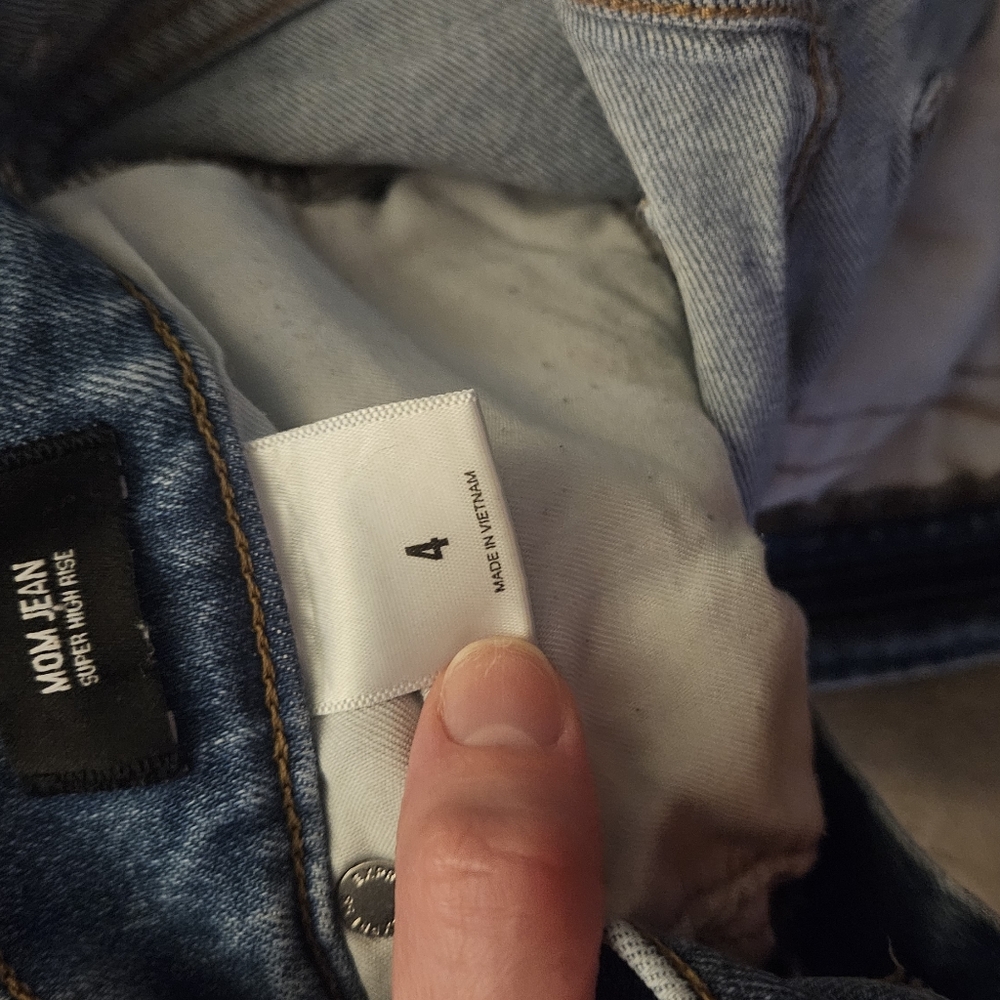Express Mom Jean - Picture 2 of 3